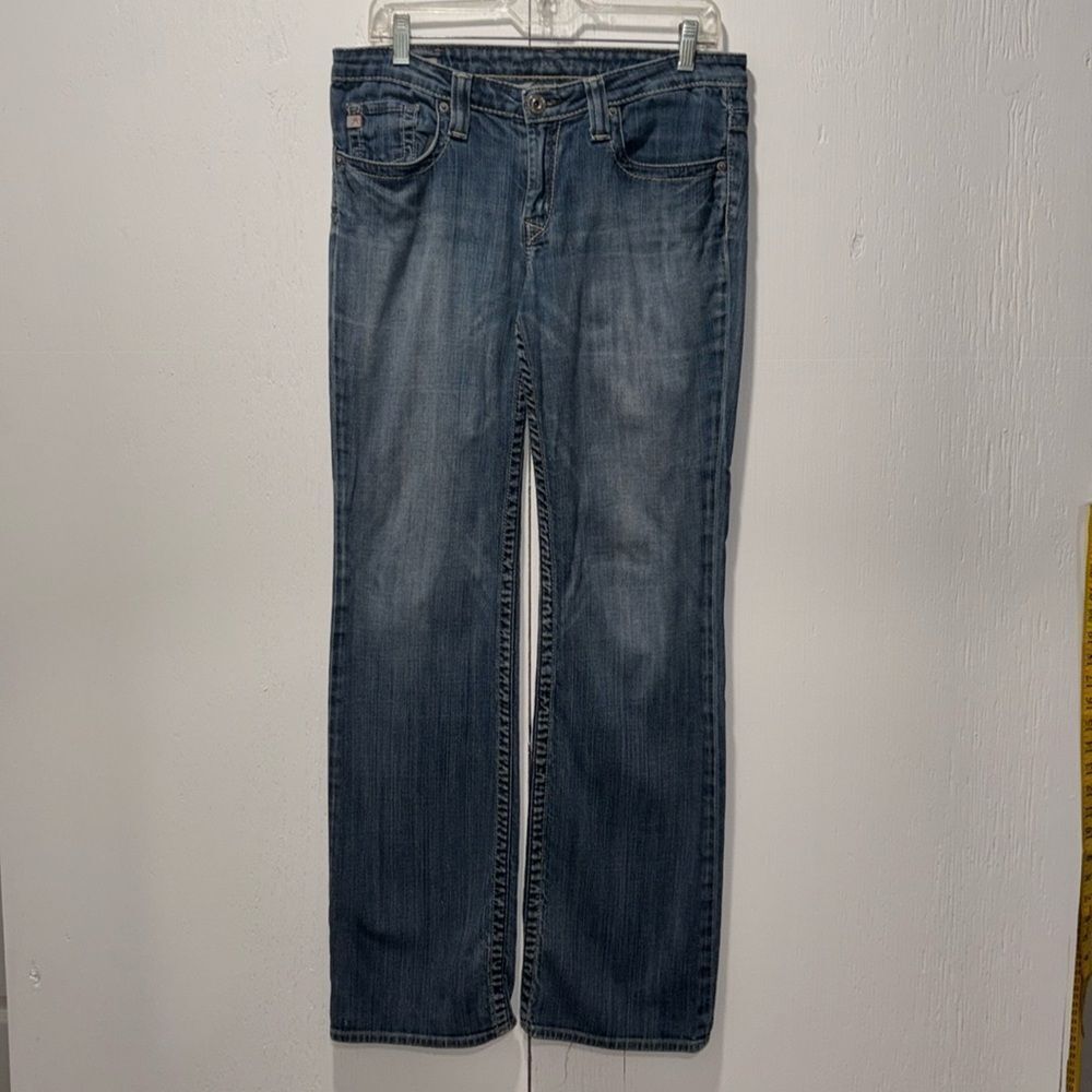 Big Star Maddie 19 stretchy straight leg jeans woman’s size 29L with 5 pockets.